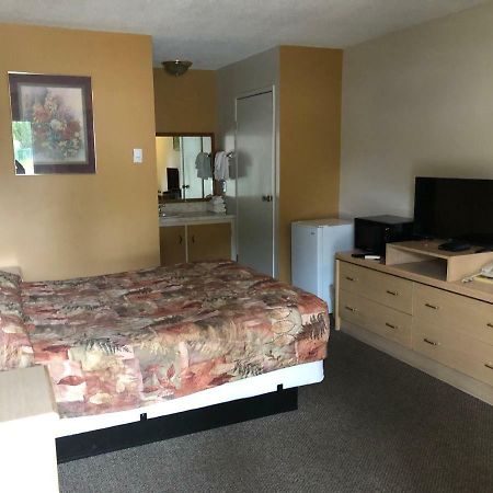 Polson Park Motel Vernon Extérieur photo
