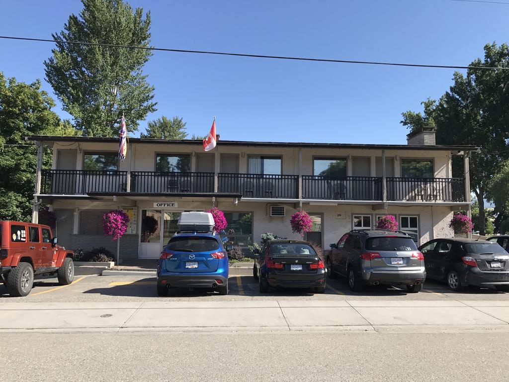 Polson Park Motel Vernon Extérieur photo
