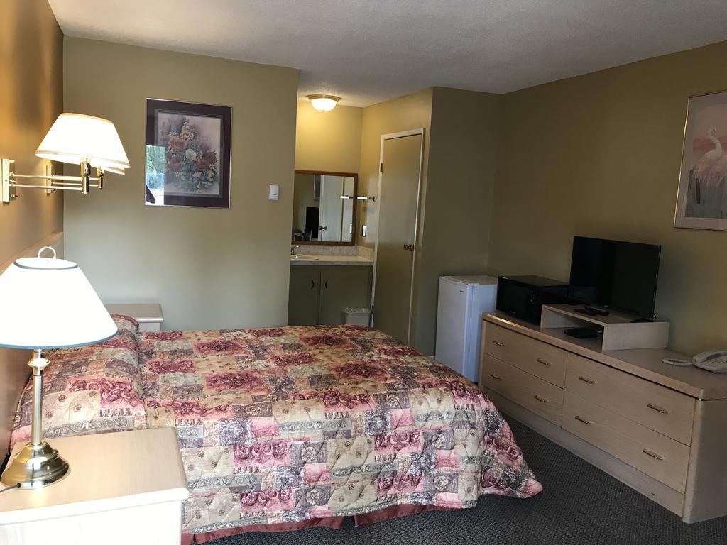 Polson Park Motel Vernon Extérieur photo