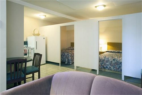Polson Park Motel Vernon Extérieur photo