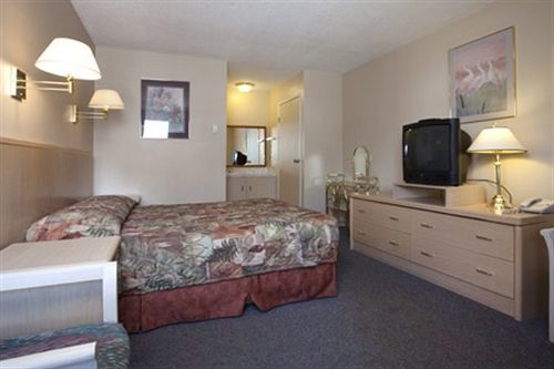Polson Park Motel Vernon Extérieur photo