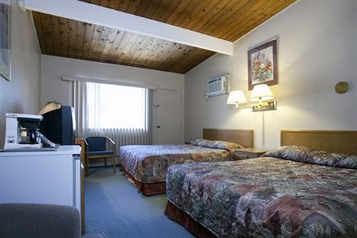 Polson Park Motel Vernon Extérieur photo