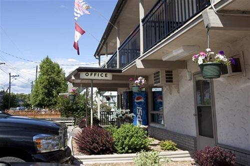 Polson Park Motel Vernon Extérieur photo