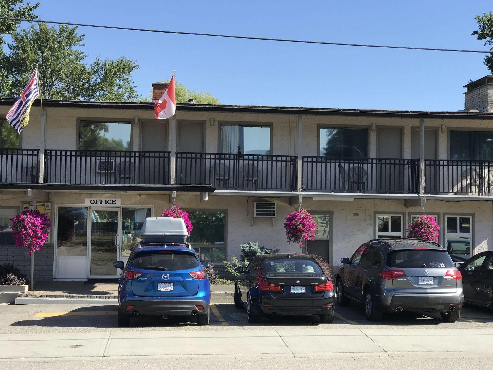Polson Park Motel Vernon Extérieur photo
