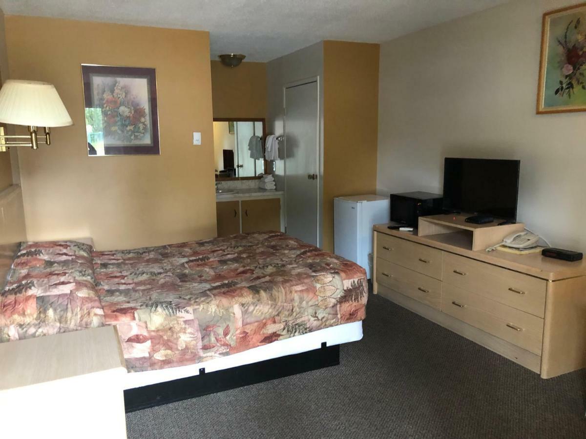 Polson Park Motel Vernon Extérieur photo