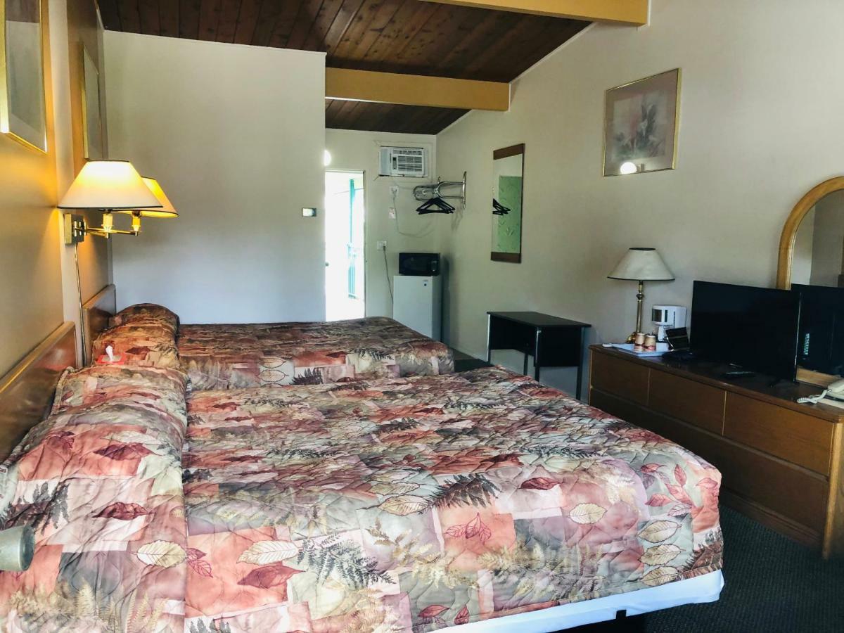 Polson Park Motel Vernon Extérieur photo